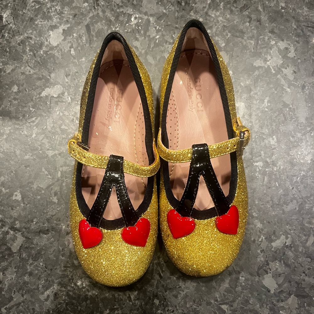 Gucci little girls cherry sparkle shoe, genuine made in Italy.